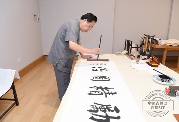 陈木香书法最新价格，自然美景下的书法魅力与旅行探索